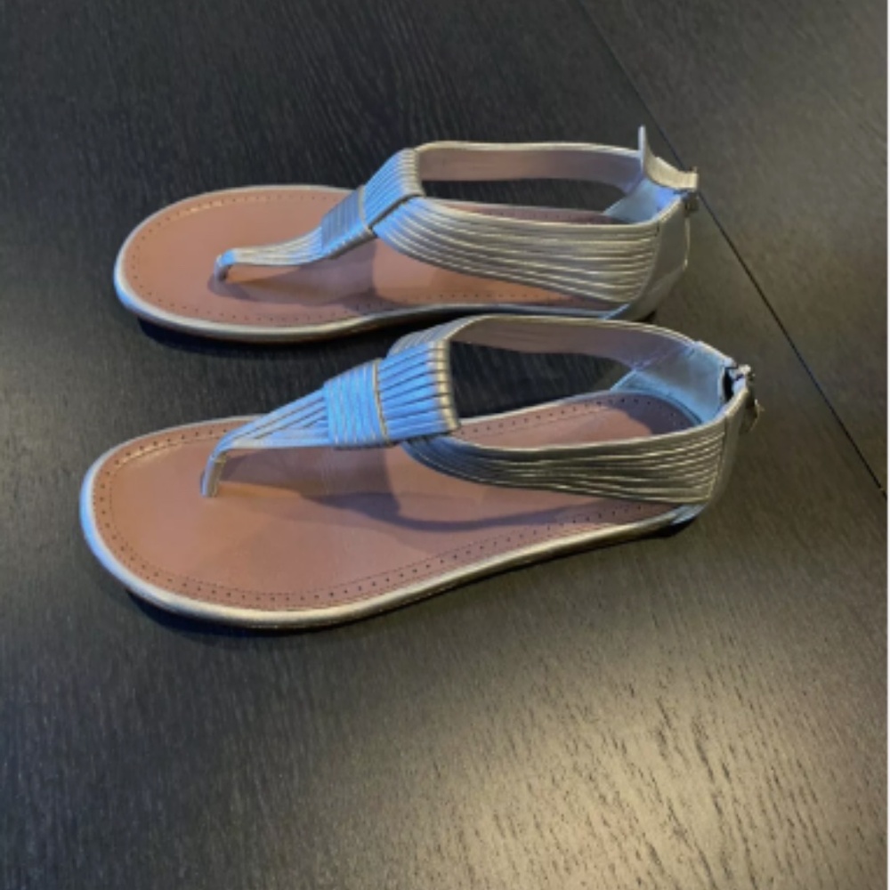 Simple Silver Leather Alaia Thong Flats Sandals Shoes 35 NEW